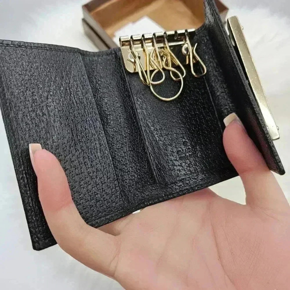 Gucci Sherryline & Black Canvas Key  Holder - Picture 8 of 14